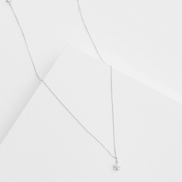 14K Sterling Silver Dainty Flower Rhinestone Sparkling Necklace - Picture 3 of 4